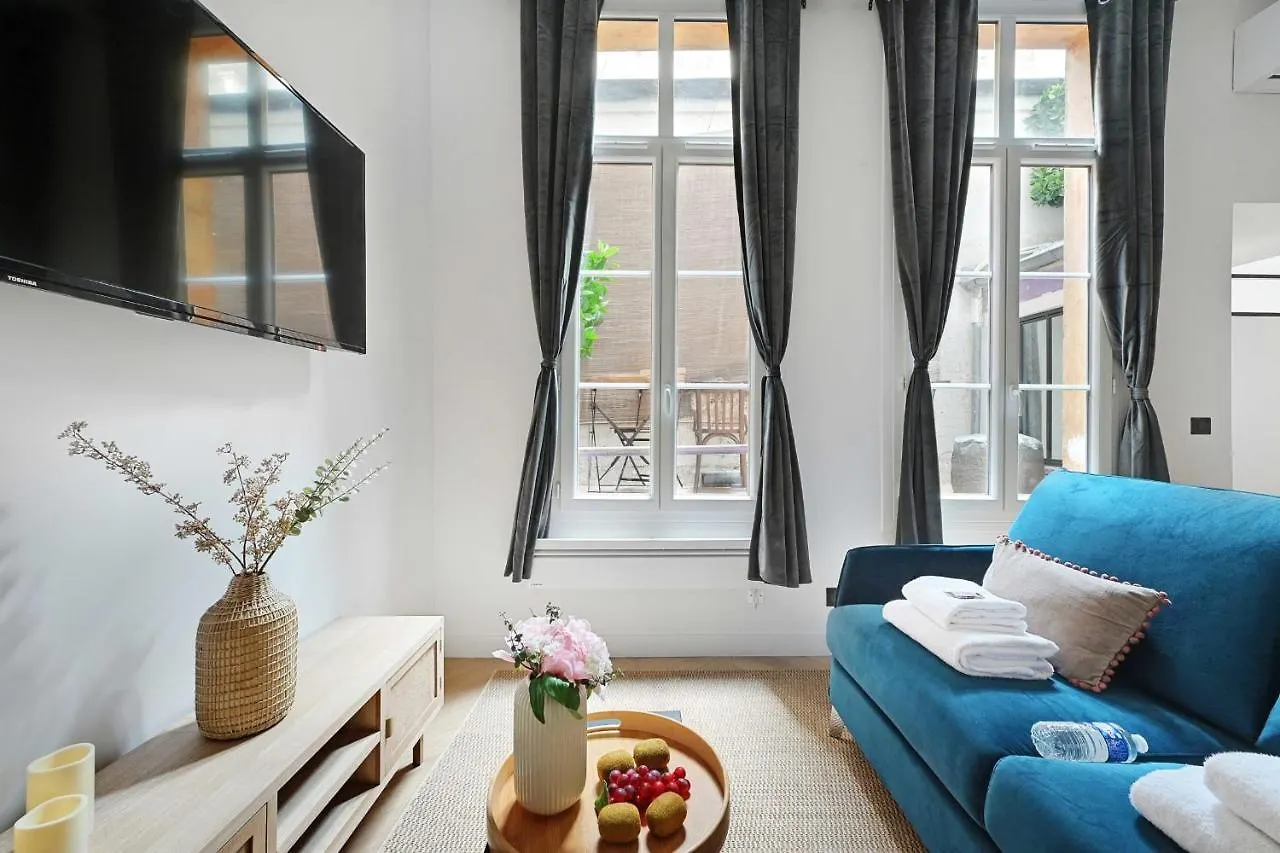 Apartment Beautiful Place-6P- Republique Paris