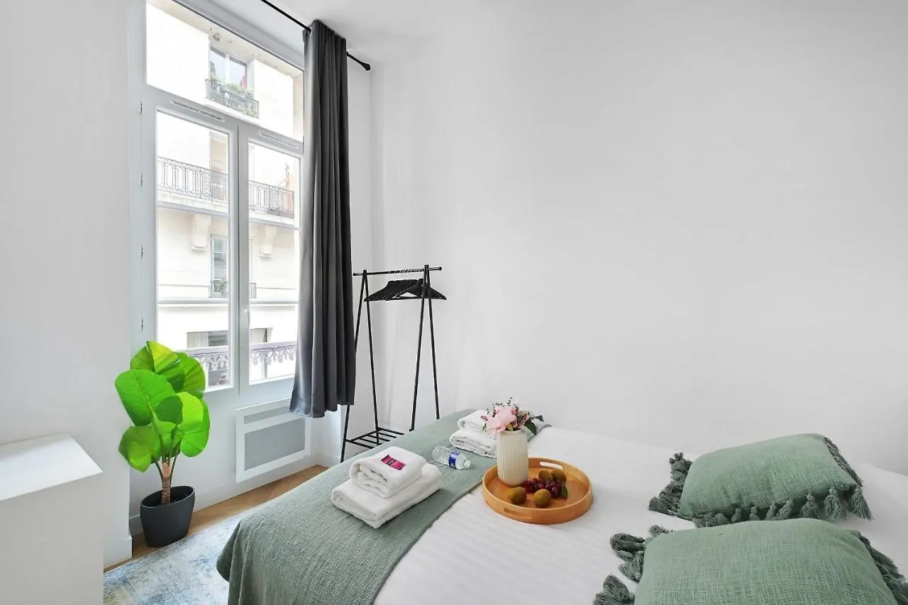Apartment Beautiful Place-6P- Republique Paris