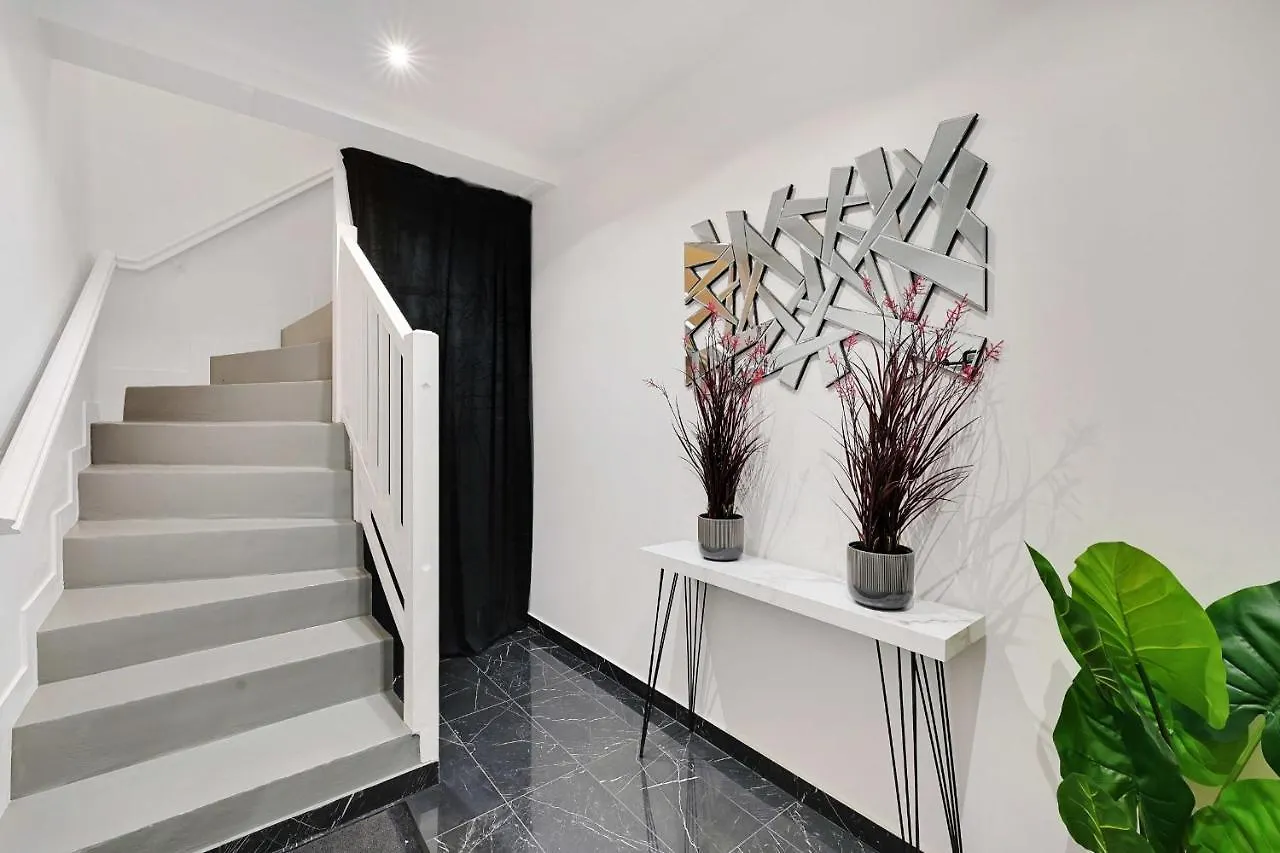 Apartment Beautiful Place-6P- Republique Paris