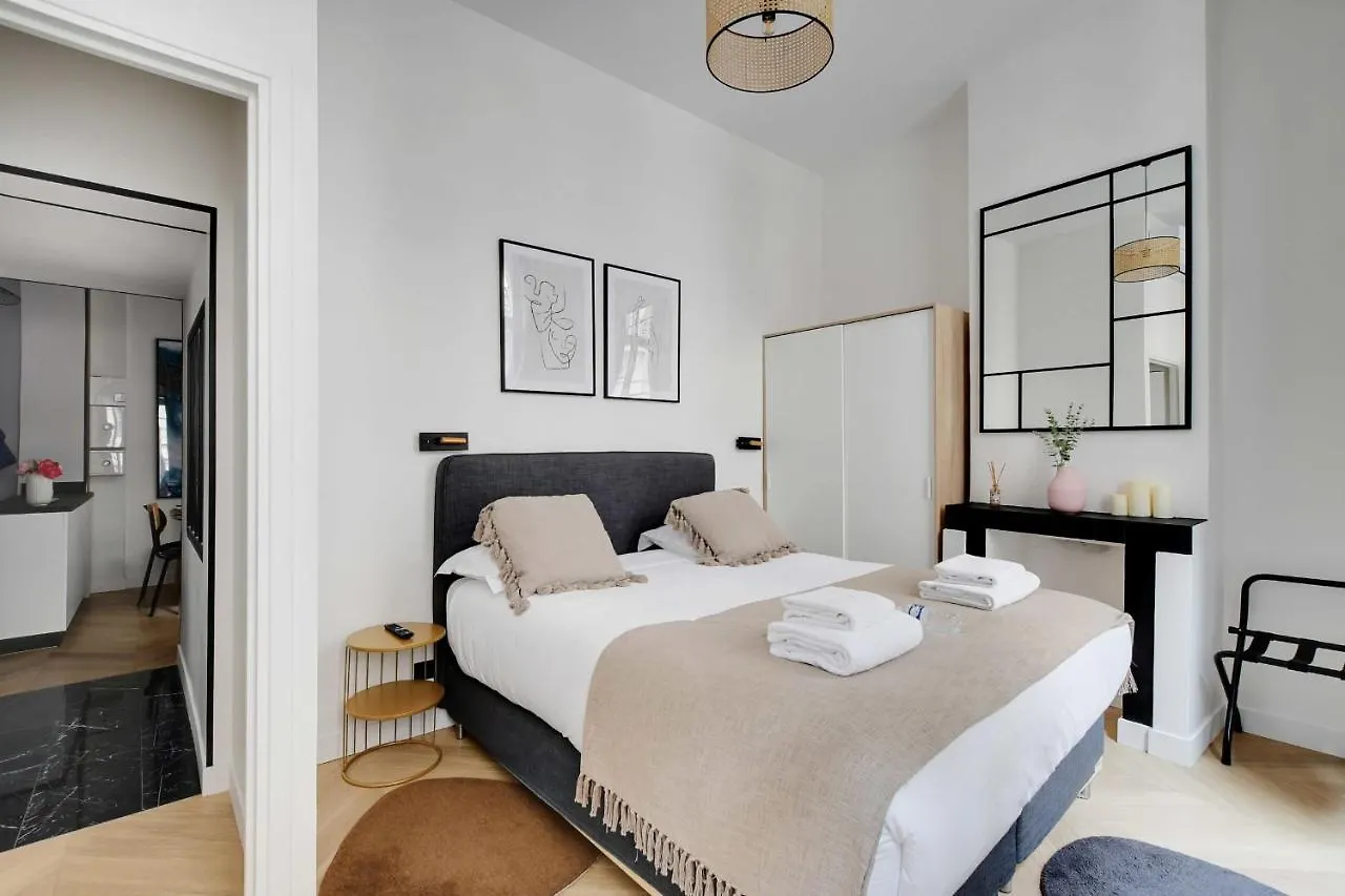 Apartment Beautiful Place-6P- Republique Paris France