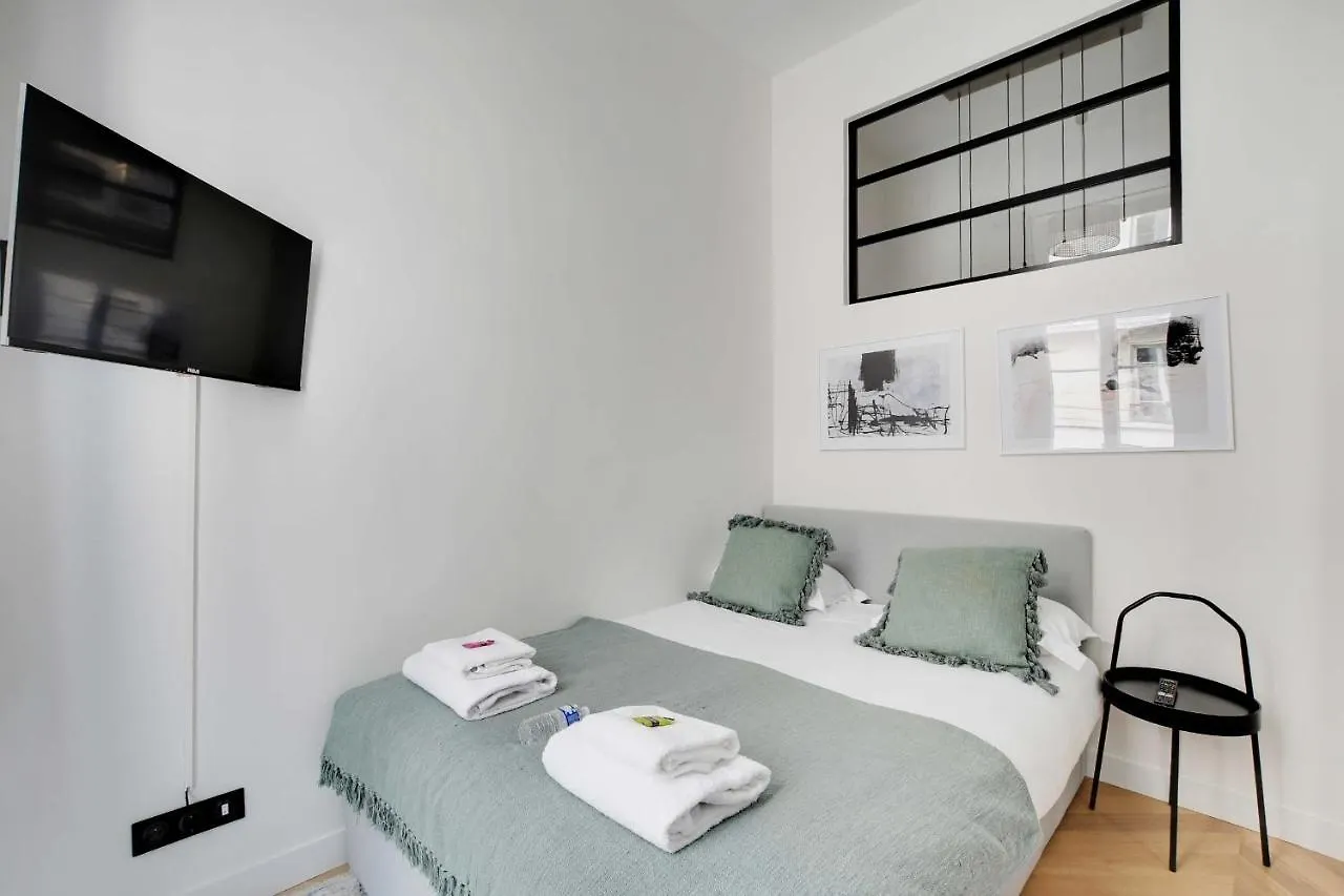 Apartment Beautiful Place-6P- Republique Paris France